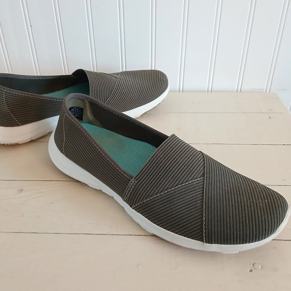 LL Bean Size 10 Dark Olive Green Back Cove Slip On Shoes Sneakers